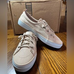 WOMENS SPERRY LACE UP CANVAS SNEAKERS. SIZE8.5. NWOT